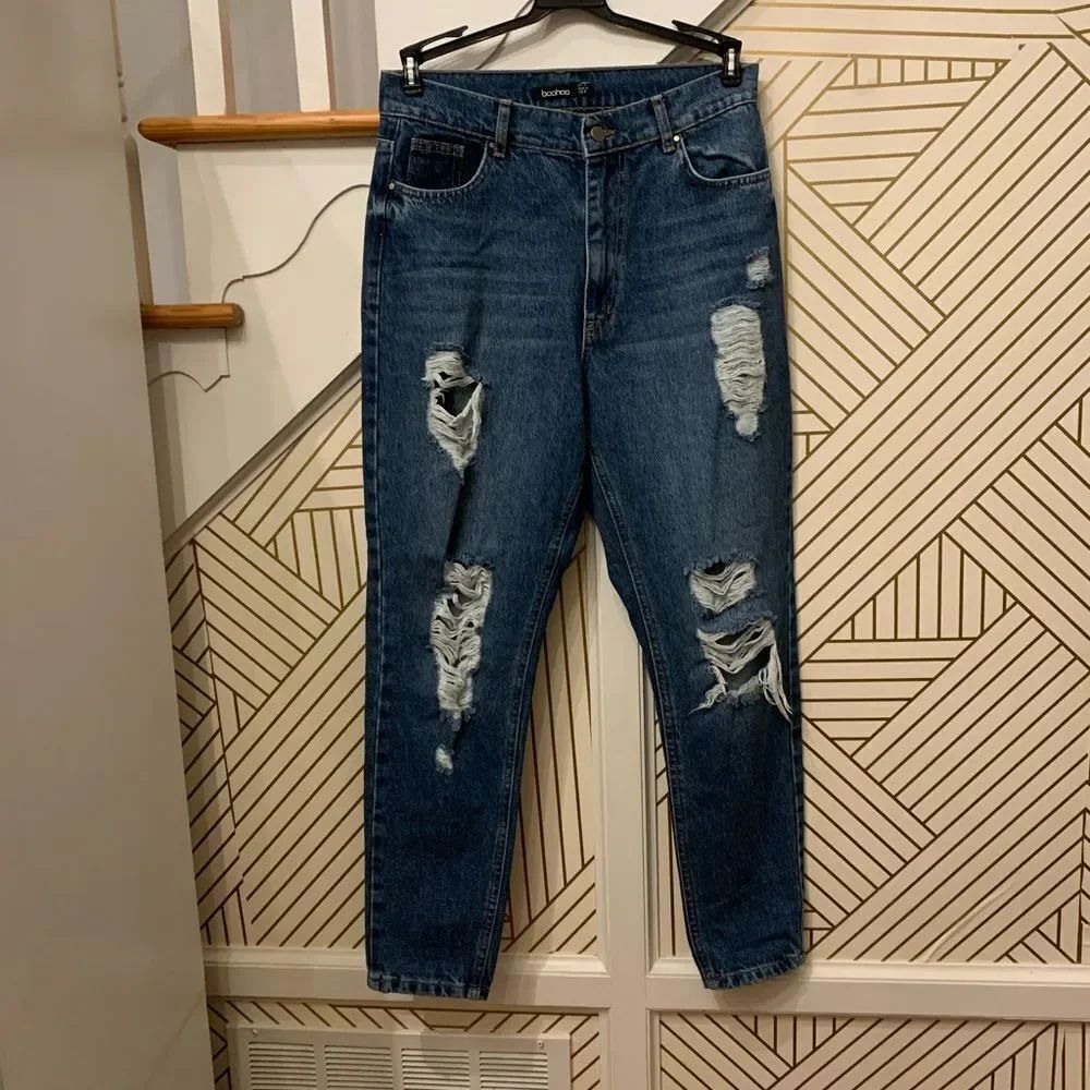 Boohoo Distressed Jeans - Picture 2 of 5
